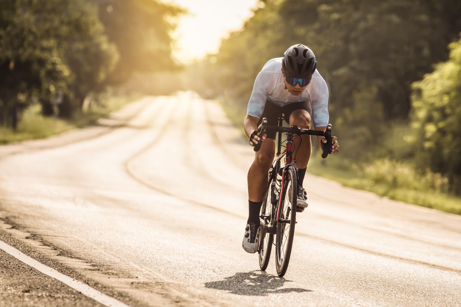 Deportista practicando ciclismo en Ibiza